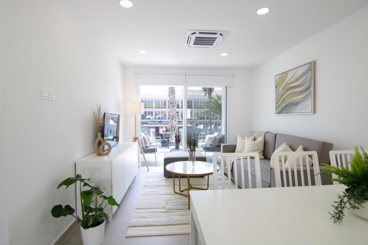 Phaedrus Living: Seaview Luxury Flat Limnaria 114 Apartamento Pafos Exterior foto
